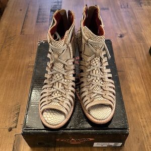 Freebird Wazee Beige Multi size 8